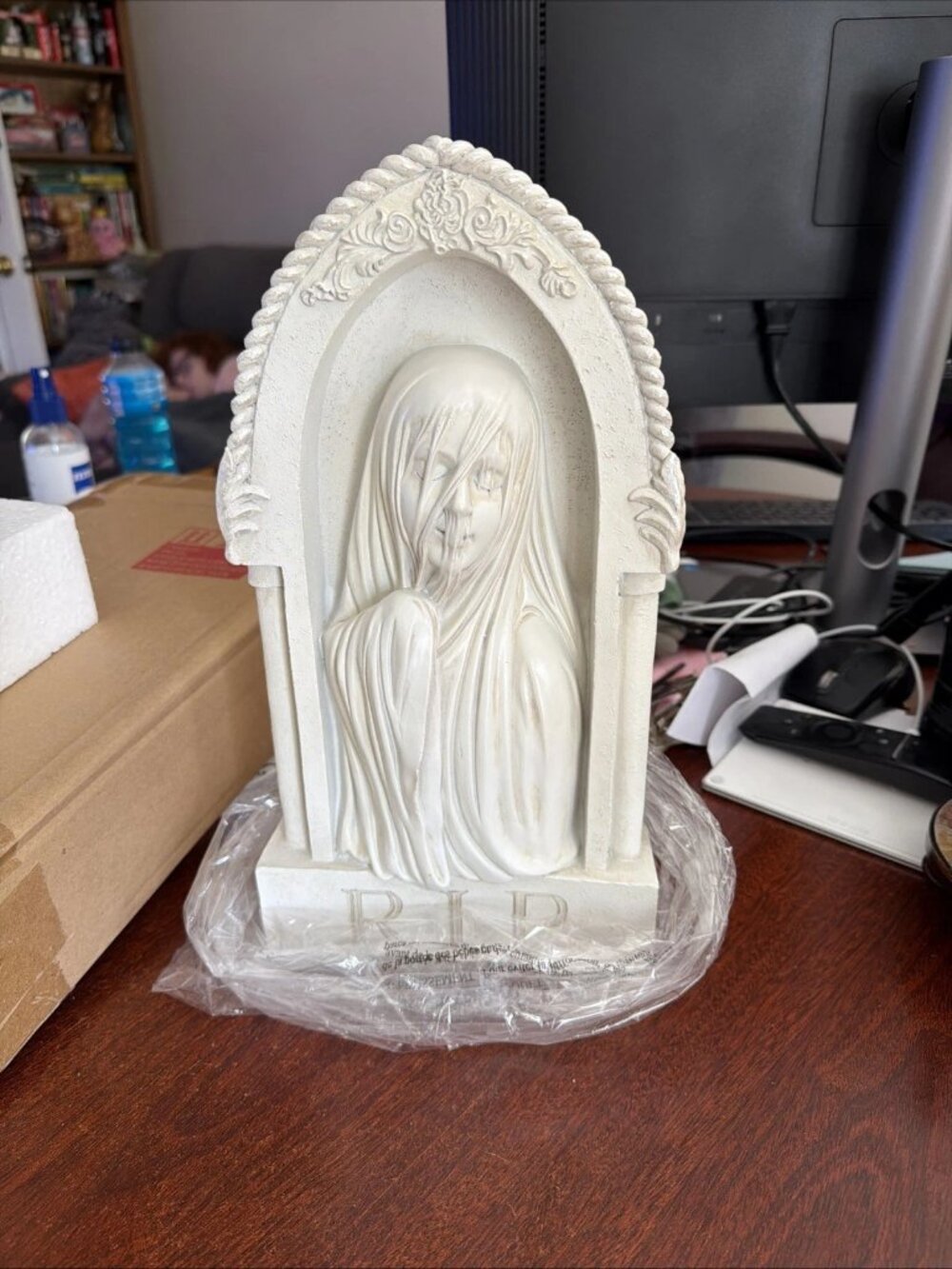 Spooky Night Tombstone With A Veiled Woman - NIB
